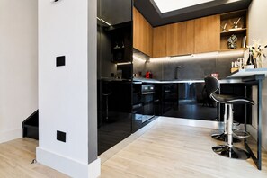 Coffee/tea maker, fridge, microwave, oven - Garibaldi#4 - Spacious Luxury Penthouse - Private terrace w/ Seaview - Old City (Olbia)