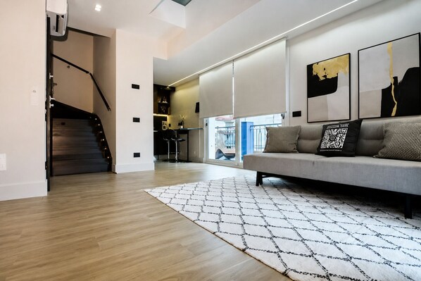 Smart TV, books, stereo - Garibaldi#4 - Spacious Luxury Penthouse - Private terrace w/ Seaview - Old City (Olbia)