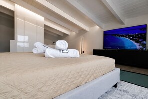 1 bedroom, in-room safe, iron/ironing board, travel cot - Garibaldi#4 - Spacious Luxury Penthouse - Private terrace w/ Seaview - Old City (Olbia)