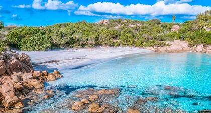 AZULIS Apartment 1 · Luxury Ground-Floor Suite with Garden in Olbia (Aldo Moro)