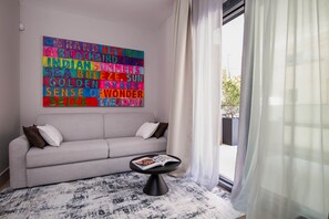 Smart TV, books, stereo