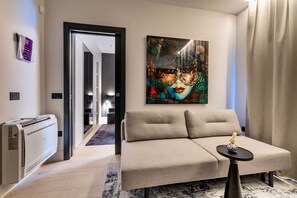 Smart TV, books, stereo