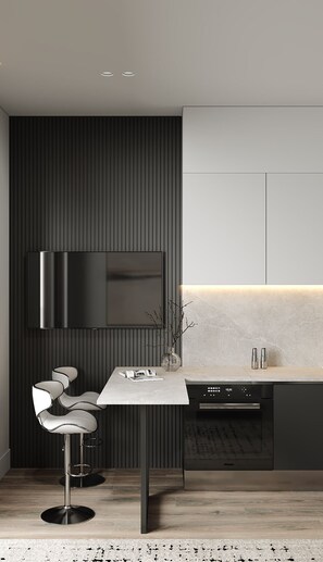 Fridge, oven, stovetop, dishwasher