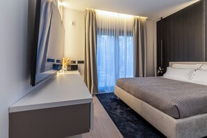 2 bedrooms, in-room safe, iron/ironing board, free WiFi