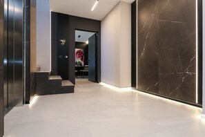 Interior - Luxe pure! BIG 2BR Holiday Suite Azulis#7+ Lift+ Terrace+ P (Olbia)