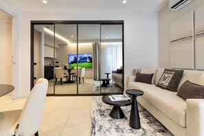 スマートテレビ、書庫、ステレオ