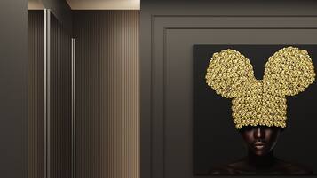 1 camera, una cassaforte in camera, ferro/asse da stiro