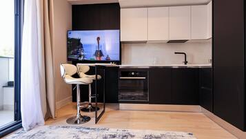 Réfrigérateur, micro-ondes, four, plaque de cuisson