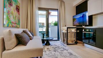 Älytelevisio, kirjoja, stereot