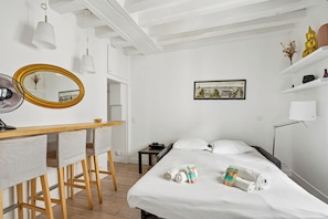 Iron/ironing board, WiFi, bed sheets