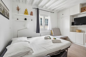 Iron/ironing board, WiFi, bed sheets - ID 1081 Montorgueil / Rue Tiquetonne (Paris)