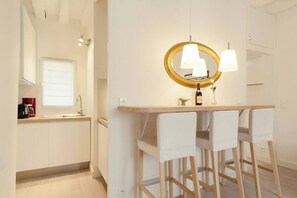 Private kitchen - Montorgueil area/ Cosy flat on rue Tiquetonne (Paris)