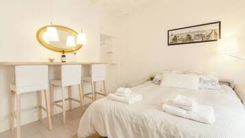 Iron/ironing board, WiFi, bed sheets