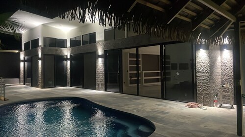 Diamonds in the Mtn 3 full, Stocked Suites with  Ocean Jungle & Mountains