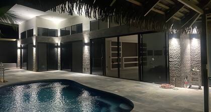 Diamond Tower (sleeps 2-8) with 360 degree ocean and mountain views