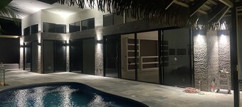Diamond Tower (sleeps 2-8) with 360 degree ocean and mountain views
