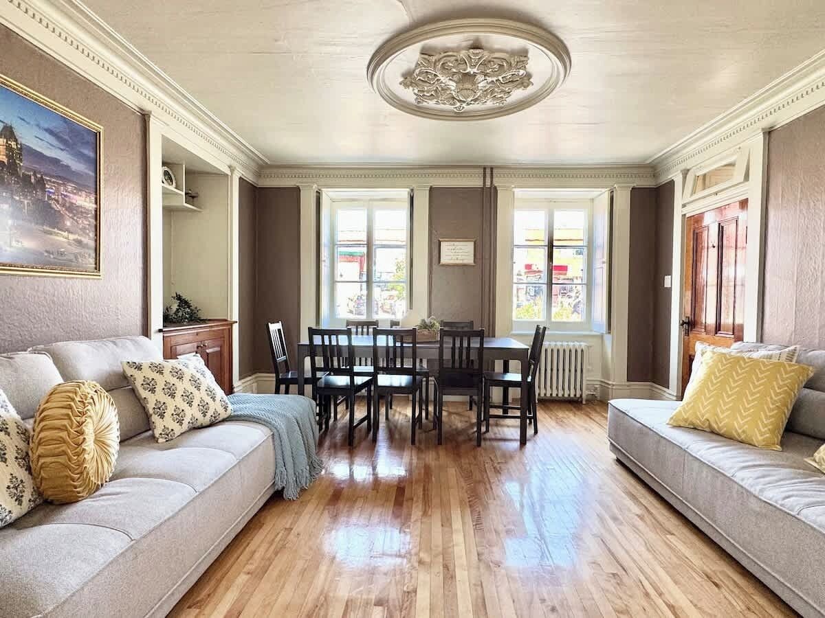 Le Royale D'antan | 8 Personnes | Stationnement - Québec, QC
