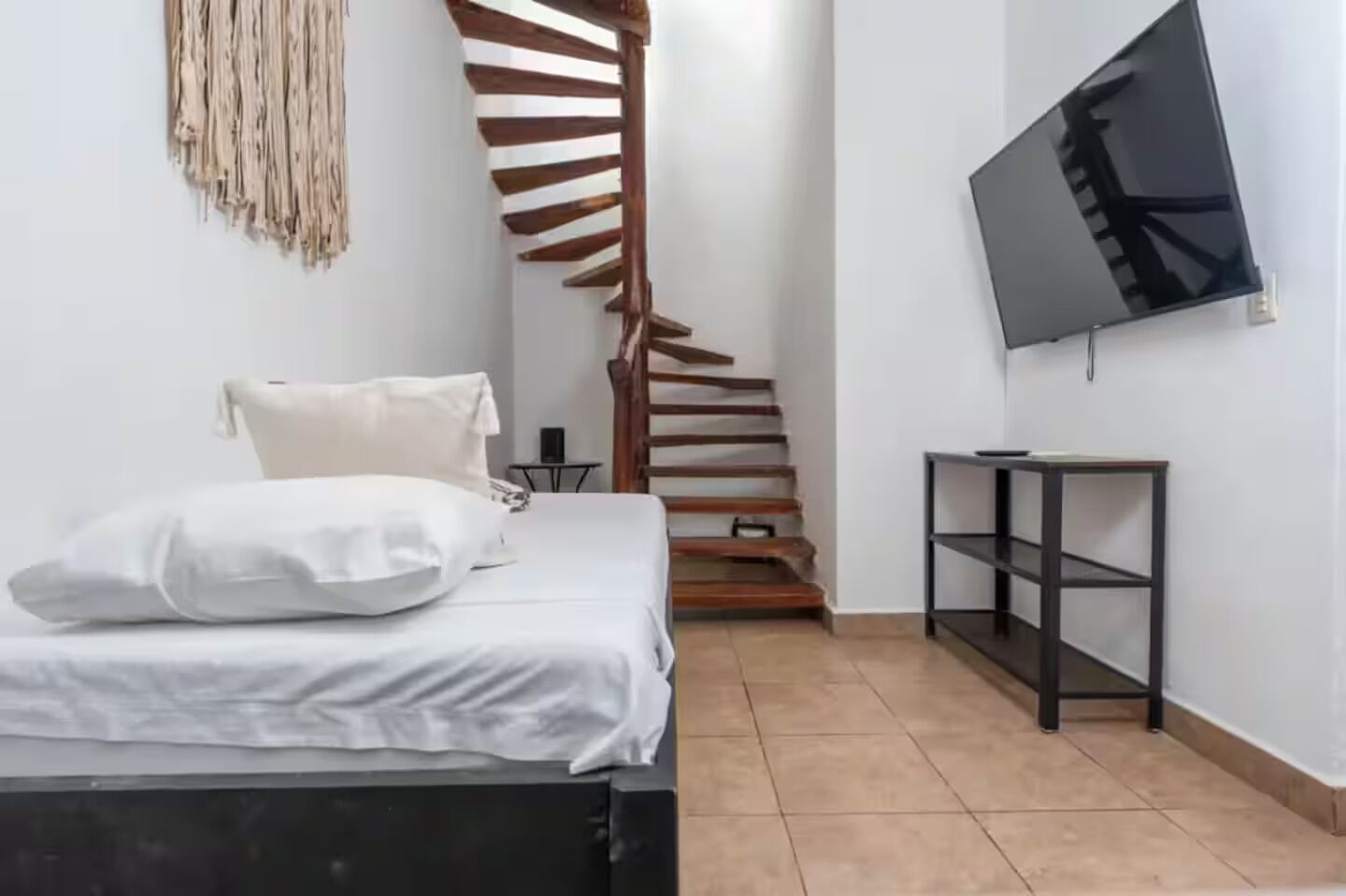 1 habitación, tabla de planchar con plancha, wifi y ropa de cama 