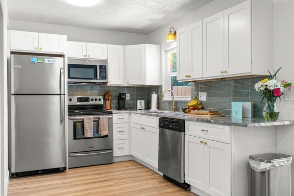 Microondas, horno, placa de cocina, lavavajillas