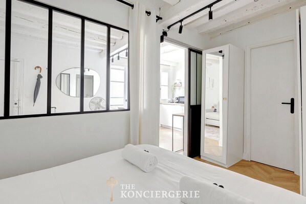 1 slaapkamer, een strijkplank/strijkijzer, reisbedje, wifi