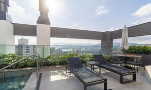 Outdoor dining - Relaxing and Complete Stay in a Building With Pool VPD (Florianópolis)