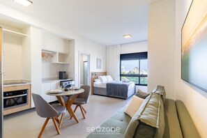 Basic-Apartment | Wohnbereich | 32-Zoll-Smart-TV mit Digitalempfang