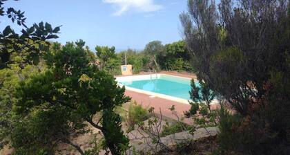 Casa Azul â Villa avec piscine. DĂ©tente et nature Ă Costa Paradiso, Sardaigne