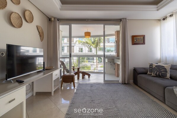 TV - Beautiful apt 3 Minutes From Jurere Beach Vma101 (Florianópolis)