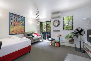 1 chambre, fer et planche à repasser, accès Internet, draps fournis