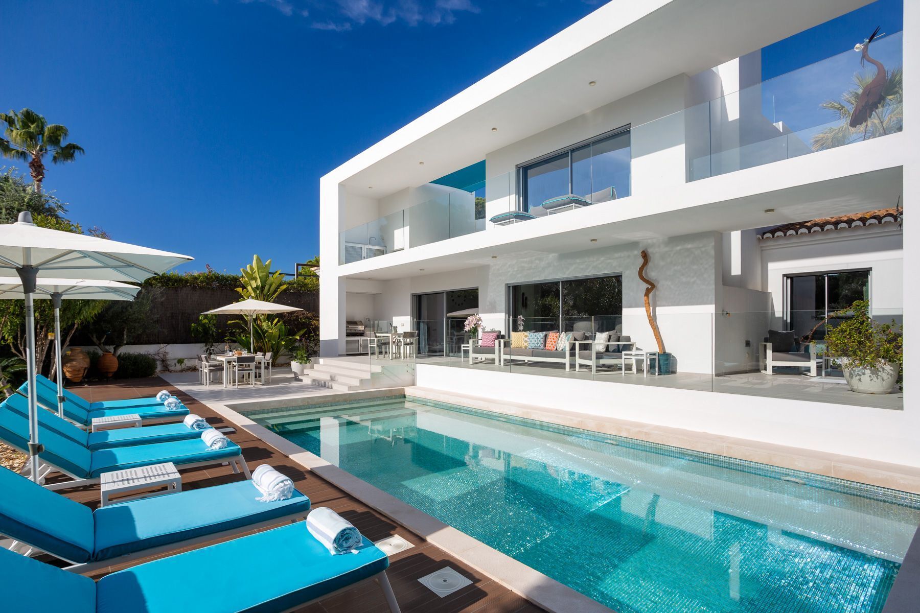 Een verwarmd zwembad