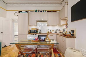 Unclassified image, 3 of 12, button