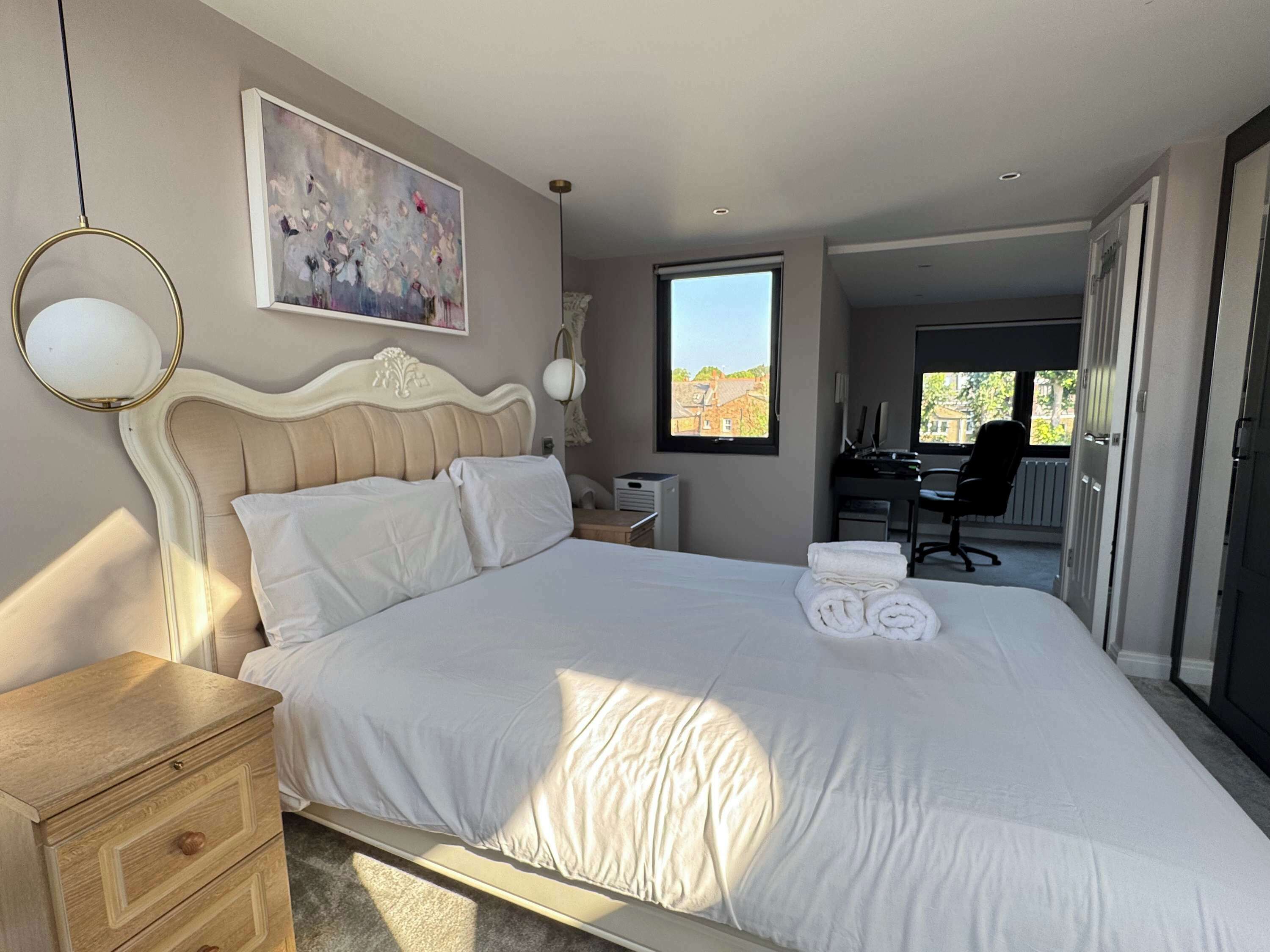 4 bedrooms, iron/ironing board, Internet, bed sheets