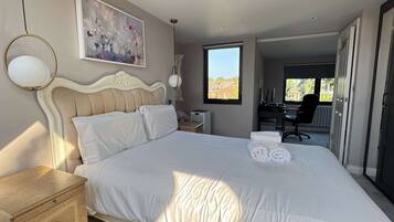 4 bedrooms, iron/ironing board, Internet, bed sheets