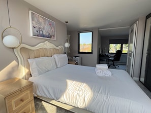 4 chambres, fer et planche à repasser, accès Internet, draps fournis