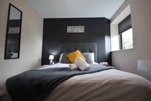 1 bedroom, iron/ironing board, travel cot, Internet