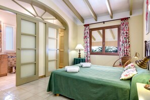 3 bedrooms, iron/ironing board, Internet, bed sheets