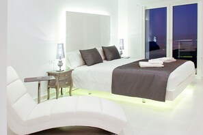 5 bedrooms, iron/ironing board, Internet, bed sheets