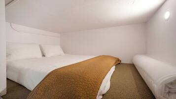 1 bedroom, internet, bed sheets