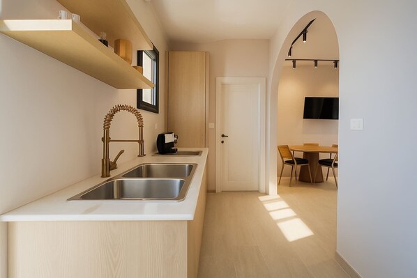 Fridge, microwave, stovetop, cookware/dishes/utensils