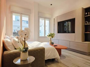 1 bedroom, desk, iron/ironing board, travel crib - Rothschild Stylish 1BR & Balcony | By SweetyGuest (Tel Aviv-Yafo)