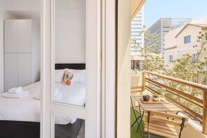 1 Schlafzimmer, Schreibtisch, Bügeleisen/Bügelbrett, Reisekinderbett