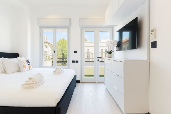 1 bedroom, desk, iron/ironing board, travel cot