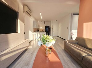 TV, offices - Rothschild Stylish 1BR & Balcony | By SweetyGuest (Tel Aviv-Yafo)