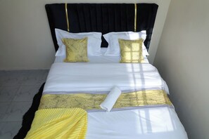 1 bedroom, iron/ironing board, WiFi - Delightful 1-bedroom lodge in Naivasha town along Moi south Lake, (Karagita)