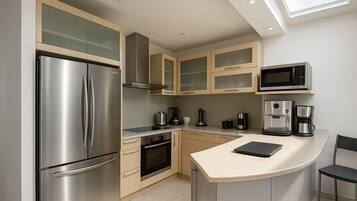 冰箱、微波炉、烤箱、炉灶