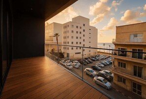Property grounds - Marvelous 3BR2/BA Beachfront TLV | By SweetyGuest (Tel Aviv-Yafo)