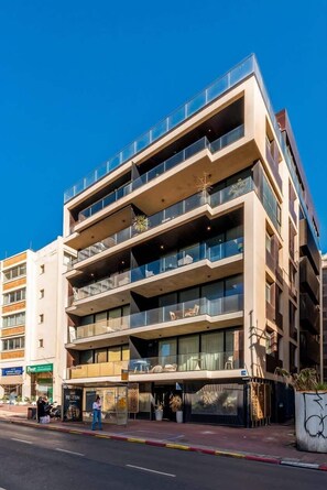Exterior - Exquisite 3BR/2BA BeachFront #TLV | By SweetyGuest (Tel Aviv-Yafo)