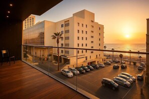 Property grounds - Exquisite 3BR/2BA BeachFront #TLV | By SweetyGuest (Tel Aviv-Yafo)