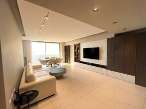 Televisión y oficina 