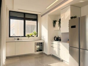 Fridge, microwave, oven, stovetop